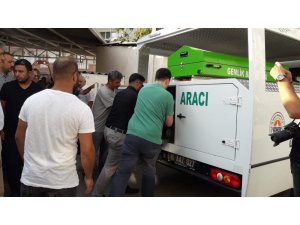 Katil zanlısı evlat annesinin kanı ile dolaba yazdı..."Bu mahallenin onuru var"