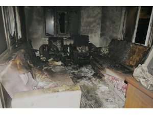 Yanan ev kullanılamaz hale geldi