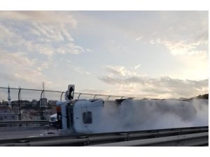 Tem Altınşehir Viyadüğünde Gaz Tankeri devrildi: Tüm şeritler trafiğe kapatıldı...