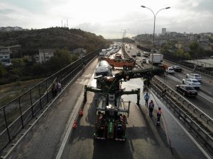 TEM otoyolunu kapatan kaza havadan görüntülendi
