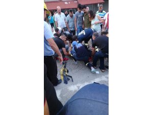 Yolun karşısına geçmek isteyen kadına otomobil çarptı