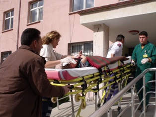 Çocuğun üzerine pencere düştü