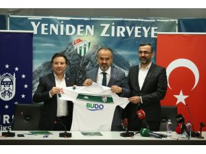 Bursasapor, BUDO ile 3,5 milyon liralık forma göğüs sponsorluğu imzaladı