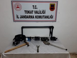 Heykeli jandarma kurtardı