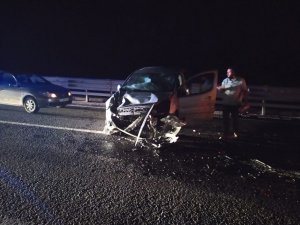 Otomobil beton mikserine arkadan çarptı; 1 yaralı