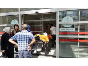 Kendisini bıçaklayan şahıs yaralandı