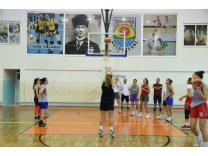 Tarsus, potanın perileri ve filenin sultanlarıyla iddialı geliyor