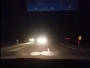 Ters şeritte giden araç kazaya neden oluyordu