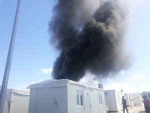 Yabancı uyruklu ailenin kaldığı konteynırda yangın