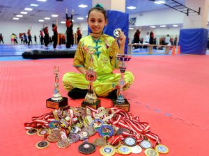 11 yaşındaki milli sporcu 7 yıla 38 madalya ve 3 kupa sığdırdı
