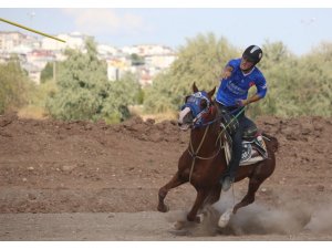 Sivas’taki atlı cirit müsabakaları nefes kesti