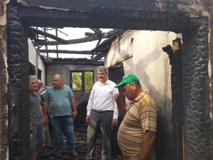 Aksu ilçesinde çıkan yangında ev küle döndü