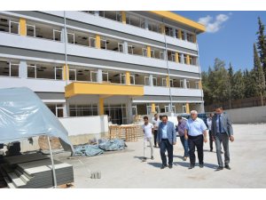 Milletvekili Dülger yapımı devam eden okulları gezdi