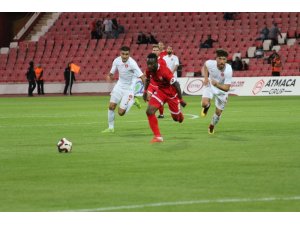 TFF 1. Lig: Balıkesirspor: 2 - Ümraniyespor: 0 (İlk yarı sonucu)