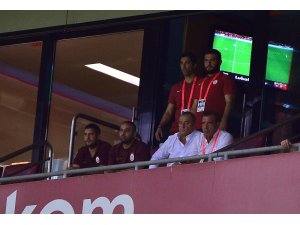 Fatih Terim maçı locadan takip etti