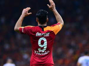 Falcao’dan maç sonu 3’lüsü