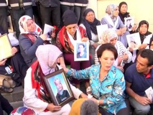 Sanatçılardan Diyarbakır annelerine destek