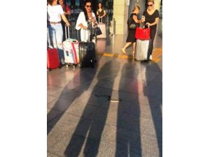 Havalimanına valizle geldi, ortalığı bir birine kattı