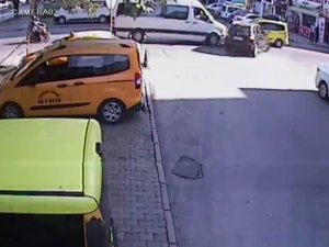 Otomobil, öğrenci servisine böyle çarptı