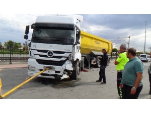 Konya’da kamyonet ile hafriyat kamyonu çarpıştı: 1 ölü, 2 yaralı