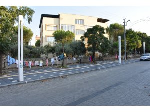 Manisa'da "askıda kıyafet" ilgi gördü