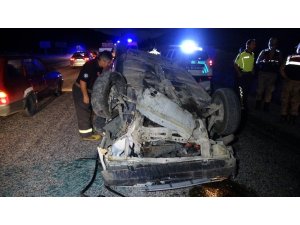 Tokat’ta karşı yöne geçerek çarpışan otomobil ters döndü: 5 yaralı