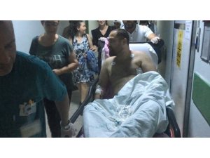 Annesiyle birlikte köpeğini gezdirmeye çıkardı, sokak ortasında dehşeti yaşadı