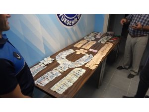 Dilencinin üzerinden çıkan 16 bin TL zabıta ekiplerini şaşkına çevirdi