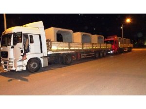 Suriye sınırına beton blok sevkiyatı