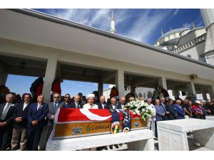 Gazeteci Duru son yolculuğa uğurlandı