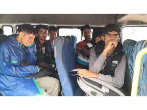 Sahte pasaportlu göçmenleri polisin dikkati yakalattı