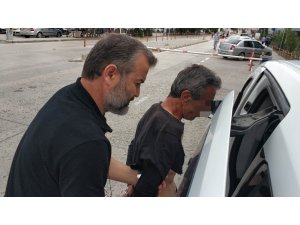 Köpeğini gezdirmeye çıkaran genci bıçaklayan tutuklandı