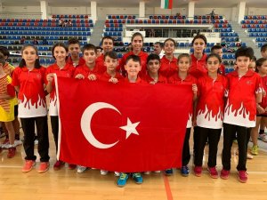 Küçük milli sporcular Balkanlardan madalyalarla döndü