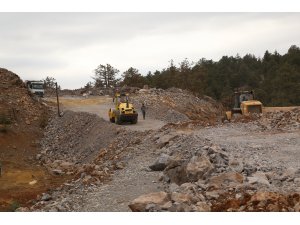 Hadim Yerköprü Şelalesi'nde yol genişletme çalışmaları