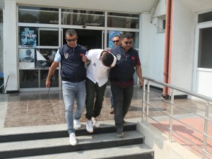 Mersin'de cep telefonu hırsızlığı kamerada