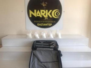 Yolcunun valizinden 5 kilo uyuşturucu çıktı