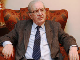 Bir açılım da Özakman'dan geldi