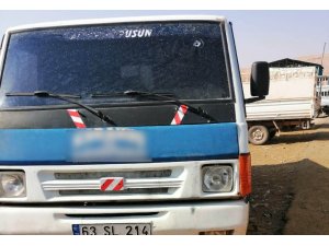 Silahla taranan kamyonetten yara almadan kurtuldu