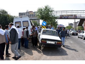 Minibüs ile otomobil çarpıştı: 3 yaralı