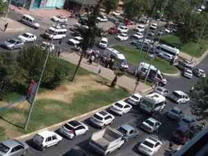 İki otomobil çarpıştı: 3 yaralı