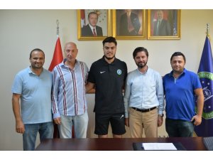 Sharifi imzayı attı