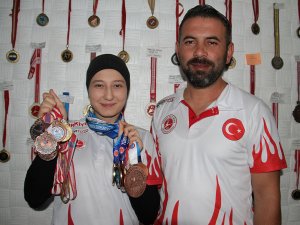 Milli kick boksçudan 3,5 yılda 15 madalya