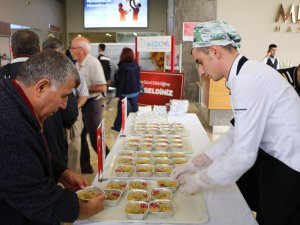 Medova Hastanesinden aşure ikramı