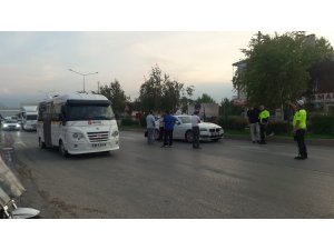 8 yaşındaki çocuğa otomobil çarptı