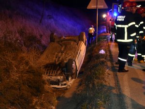 Kırıkkale'de otomobil su kanalına devrildi: 2 yaralı