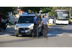 Okula giden öğrenciye yaya geçidinde otomobil çarptı