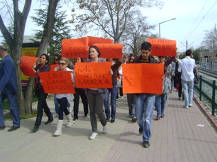 Karşıya geçme eylemi yaptılar!