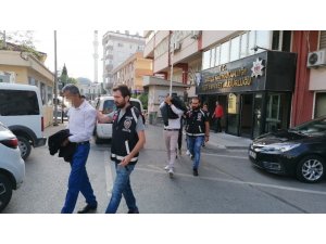 Gebze’de evlere dadanan hırsızlar, polisin takibiyle yakalandı