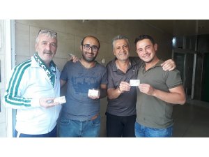 Salihli Belediyespor’a destek için kapı kapı dolaştılar