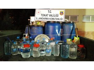Tokat’ta 942 litre kaçak içki ele geçirildi